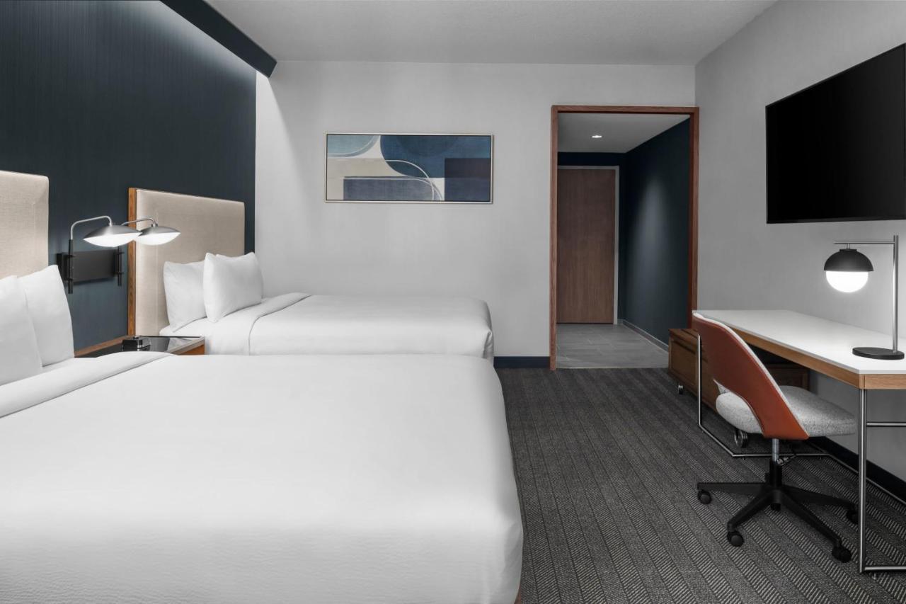 Courtyard By Marriott Calgary Downtown YYC Exterior foto